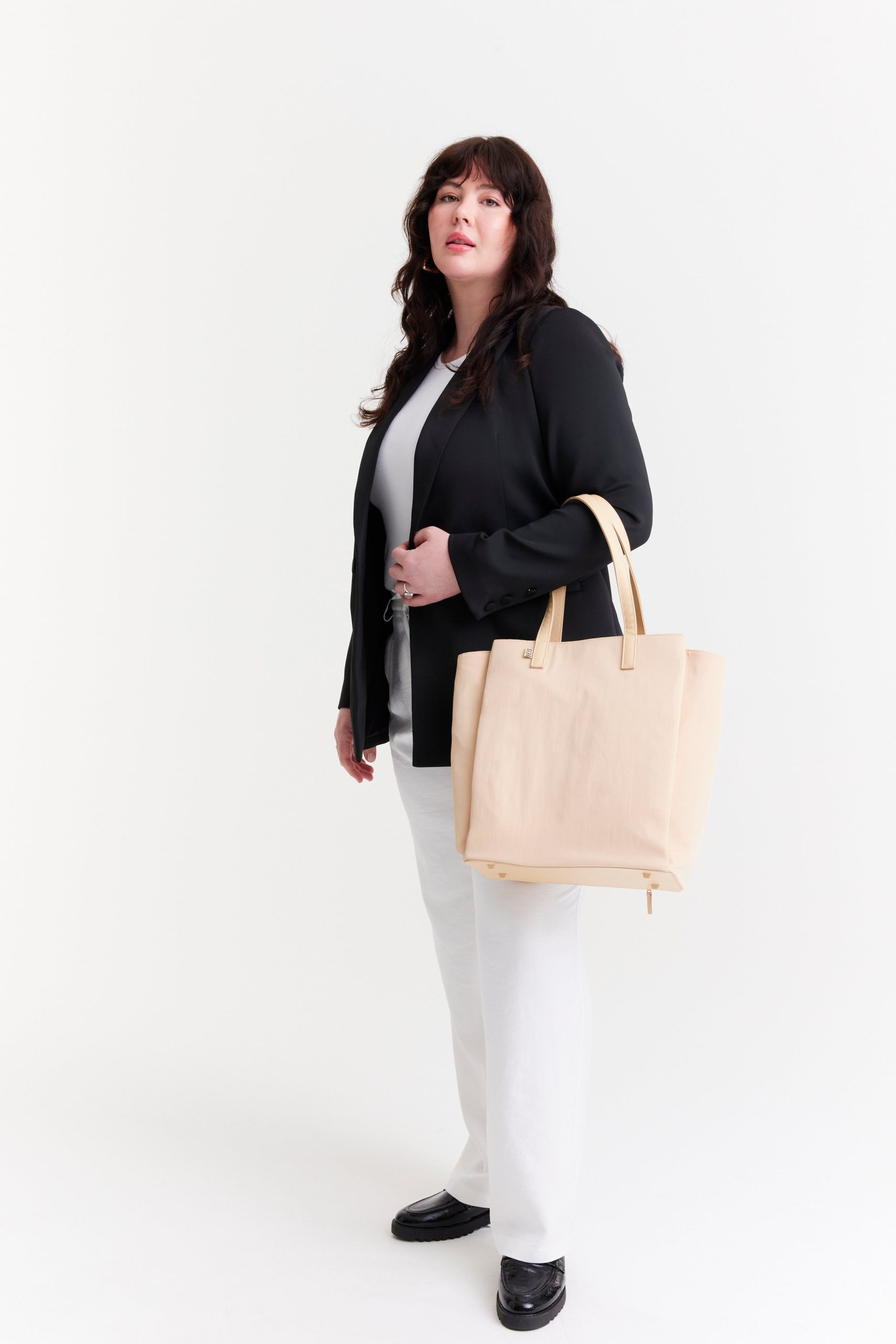 The Commuter Tote in Beige - Image 16